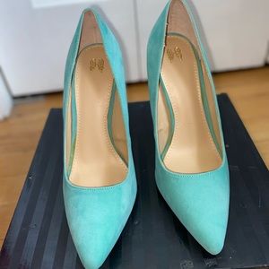 NEVER WORN Mint High Heels